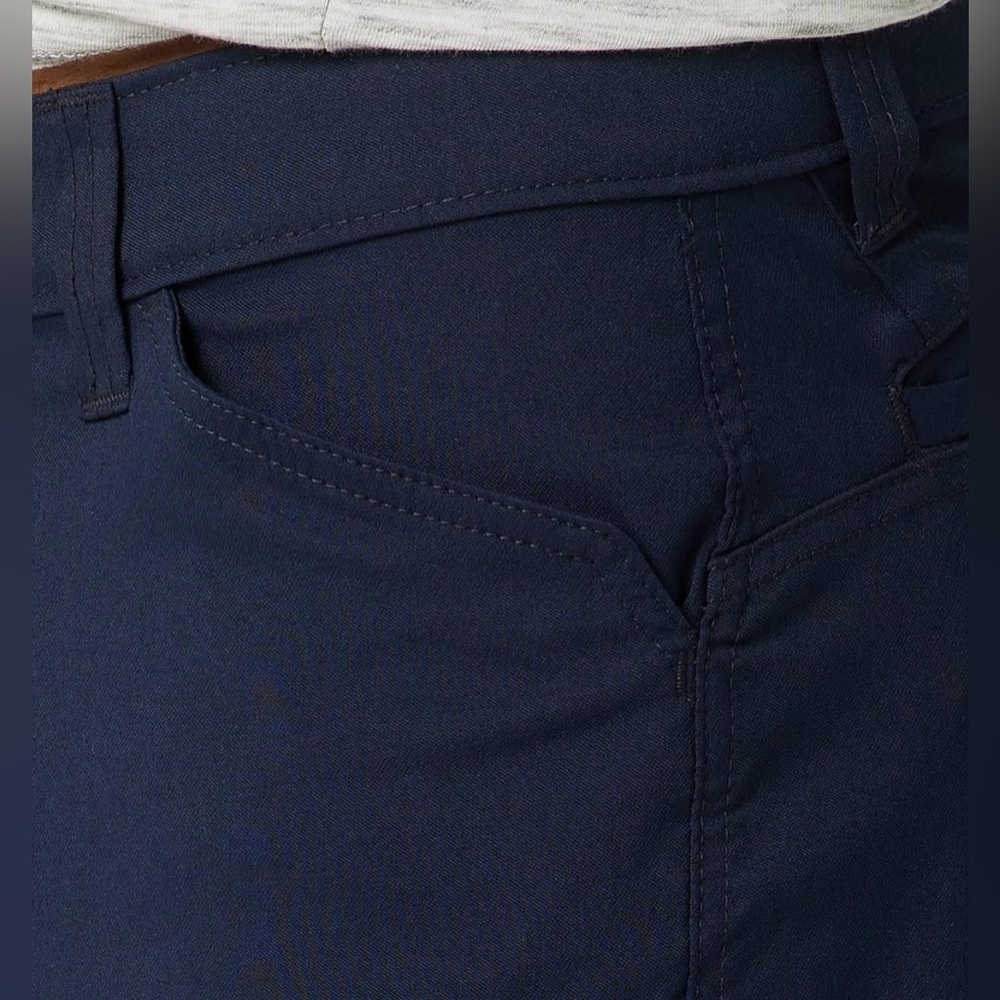 Wrangler Men's ATG 9” All Terrain Performance Utility Short in Navy - Picture 6 of 13